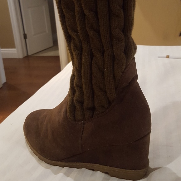 Women's size 7 brown boots. Never worn! - Picture 3 of 4